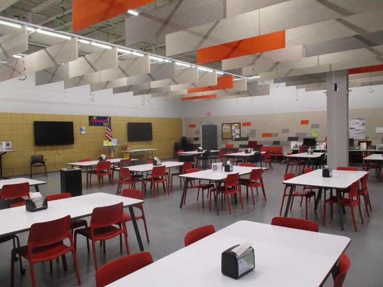 More Photos Of 2800 Estes St, Norton Shores Manufacturing For Sale