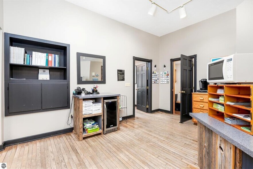 More Photos Of 408 Main St, Frankfort Office For Sale