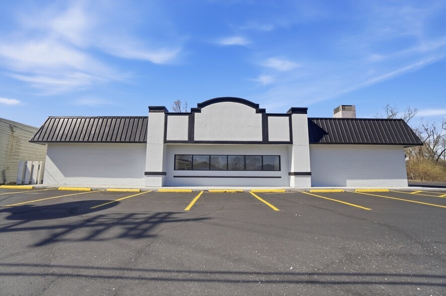 More Photos Of 1610 Germantown Rd, Middletown Restaurant For Sale