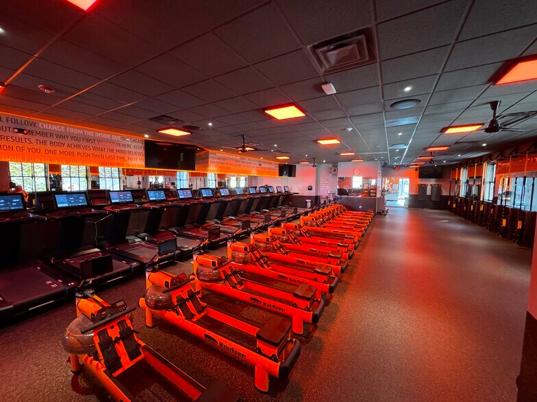 More Photos Of 1040-1044 Lake St, Oak Park Storefront Retail Office For Sale