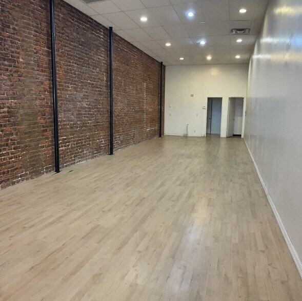 More Photos Of 2234-2236 Honolulu Ave, Montrose Storefront For Lease