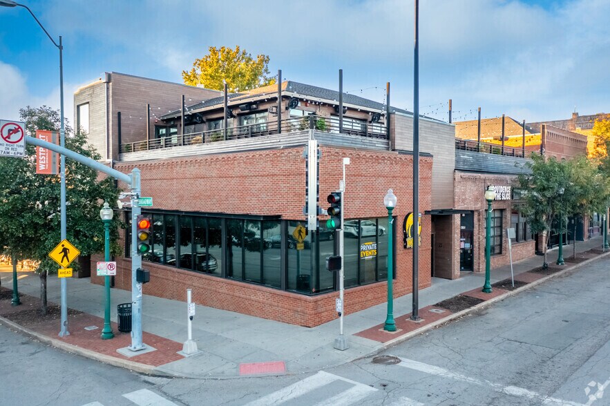 More Photos Of 401-411 Westport Rd, Kansas City Restaurant For Lease