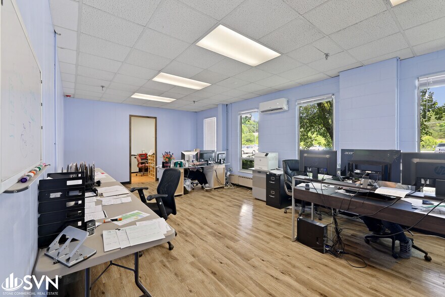 More Photos Of 302 American Greeting Card Rd, Corbin Warehouse For Lease