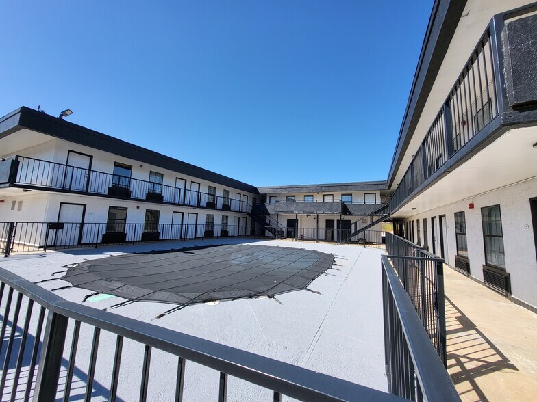 More Photos Of 1000 S Futrall Dr, Fayetteville Apartments For Sale