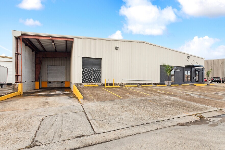 More Photos Of 234 Harbor Cir, New Orleans Warehouse For Sale