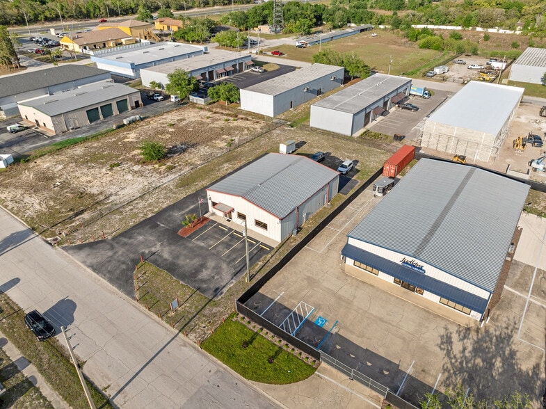 More Photos Of 18820 Sakera Rd, Hudson Warehouse For Lease