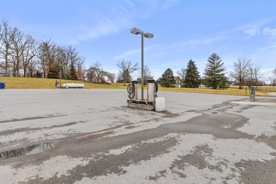 More Photos Of 1424 Doron Dr, Chambersburg Carwash For Sale