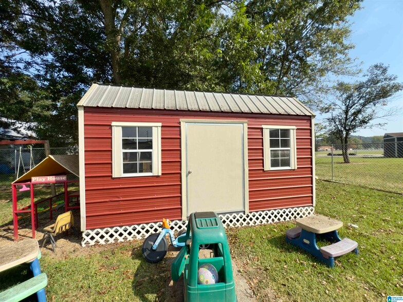 More Photos Of 510 9th St, Sylacauga Schools For Sale