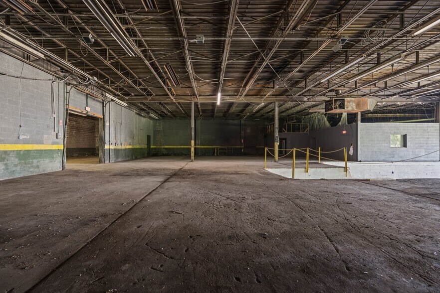 More Photos Of 1901 Old Butler Rd, New Castle Warehouse For Sale