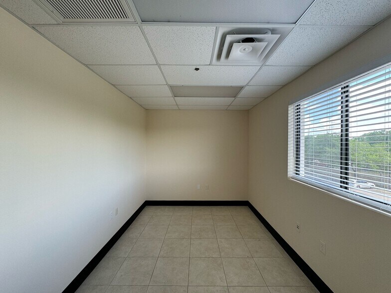 More Photos Of 1490 Sunshadow Dr, Casselberry Loft Creative Space For Lease