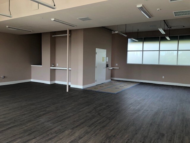 More Photos Of 21634 Redwood Rd, Castro Valley Showroom For Lease