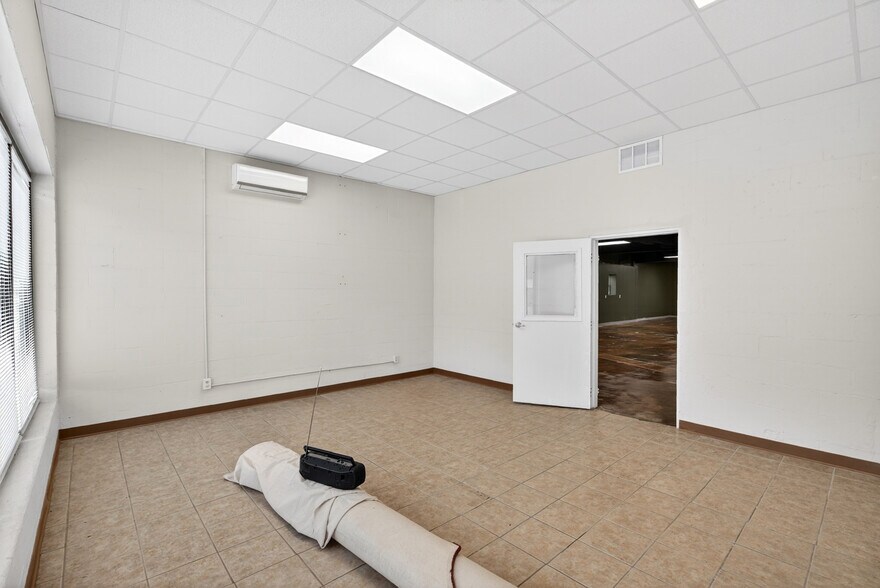 More Photos Of 1141 S Trade St, Tryon General Retail For Lease