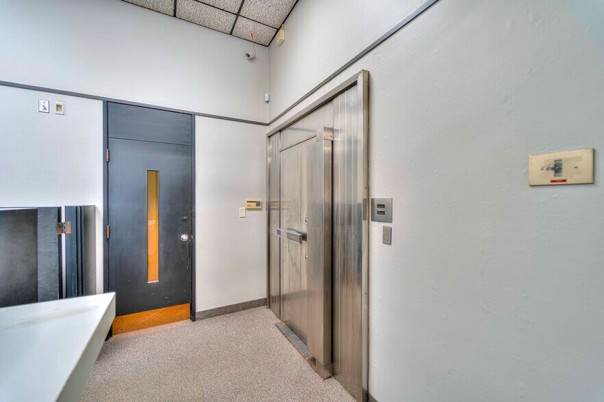 More Photos Of 1217 Greenwood Ave, Jackson General Retail For Sale