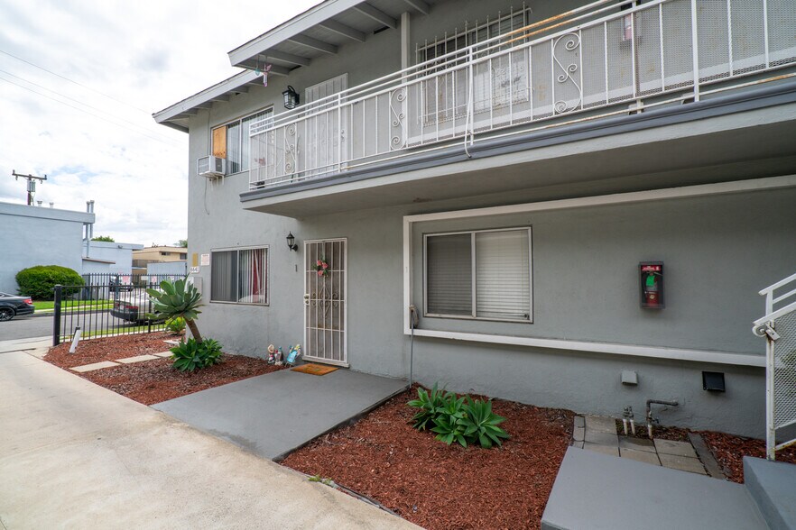 More Photos Of 6641 Hammond Ave, Long Beach Apartments For Sale