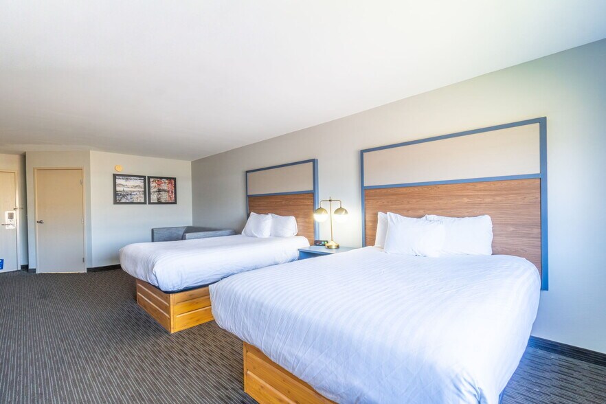 More Photos Of 4230 S Lewis Blvd, Sioux City Hotel For Sale