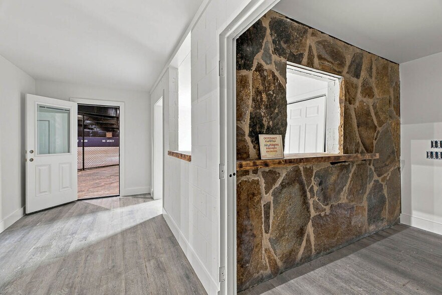 More Photos Of 3811 Darien Hwy, Brunswick Flex For Sale