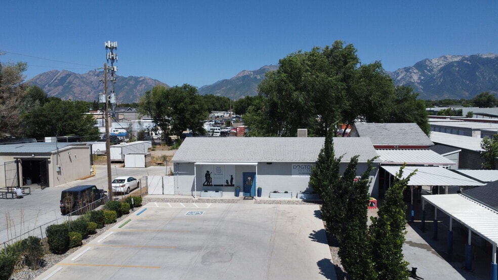 More Photos Of 8665 Harrison St, Sandy Service For Sale