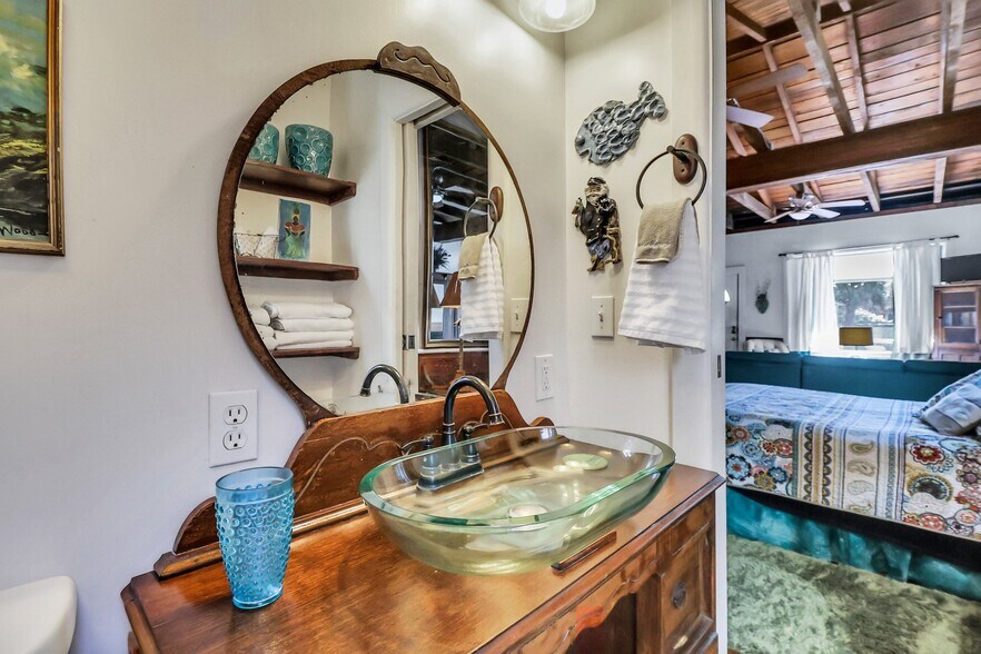 More Photos Of 8 E 41st St, Savannah Storefront Retail Residential For Sale