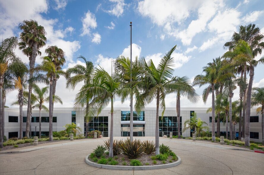 More Photos Of 9707 Waples St, San Diego Office For Lease