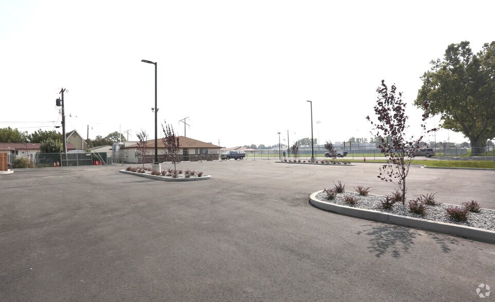More Photos Of 1325 W Court St, Pasco General Retail For Lease