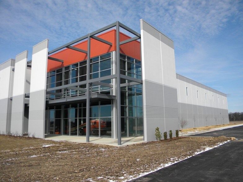 More Photos Of 222 W Broadway Ave, Hillsdale Warehouse For Sale