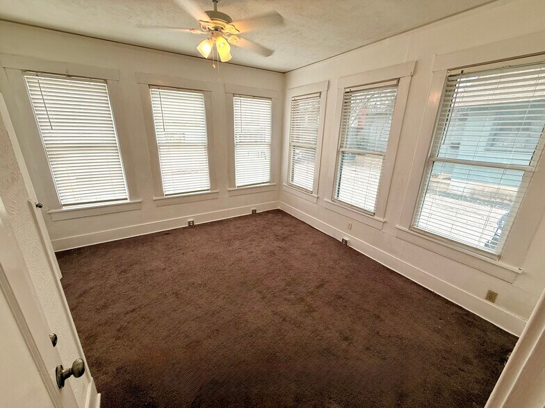 More Photos Of 108 W 38th St, Austin Loft Creative Space For Lease