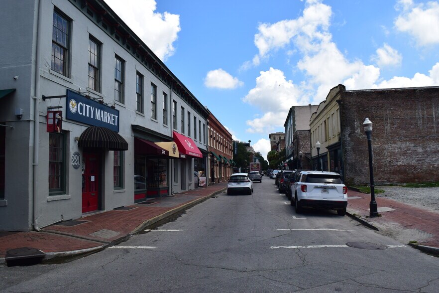 More Photos Of 309 W Congress St, Savannah Restaurant For Lease