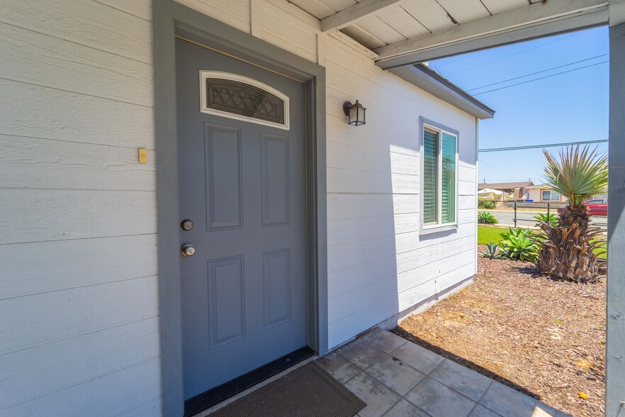 More Photos Of 562-564 11th St, Imperial Beach Apartments For Sale