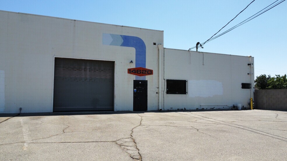 More Photos Of 14620 Novice St, Panorama City Warehouse For Lease