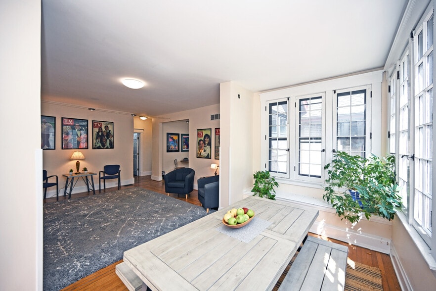 More Photos Of 2150 Alpine Pl, Cincinnati Office For Sale