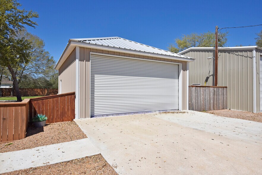 More Photos Of 315 Cedar St, New Ulm Specialty For Sale