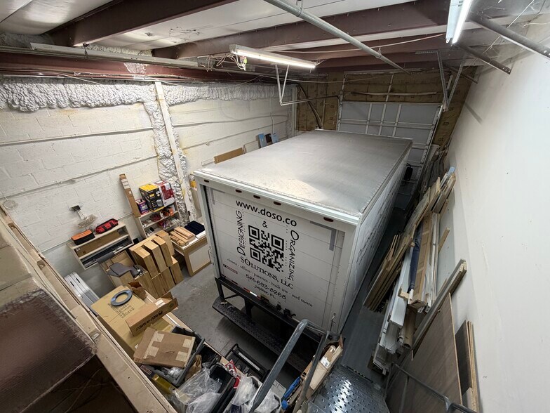 More Photos Of 1312 Commerce Ln, Jupiter Warehouse For Lease