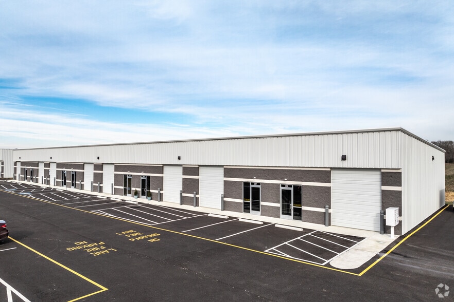 More Photos Of 8129 Pine Ridge Rd, Mechanicsville Light Distribution For Lease