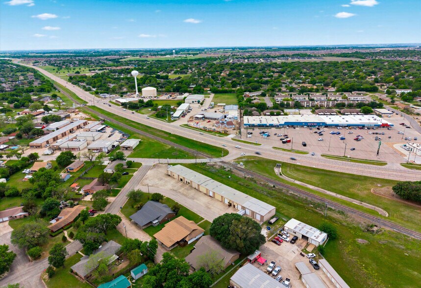 More Photos Of 102 Sunset Dr, Hewitt Light Manufacturing For Lease