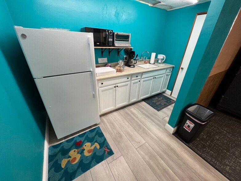 More Photos Of 320 Oak St, Bakersfield Storefront Retail Office For Sale