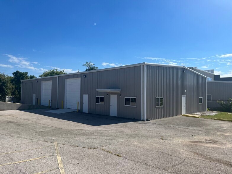 More Photos Of 11209 Conroy Ln, Manchaca Warehouse For Lease