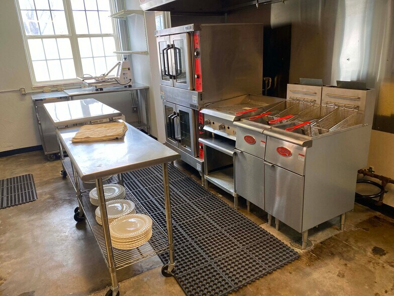 More Photos Of 501 Main St, Belton Storefront For Sale