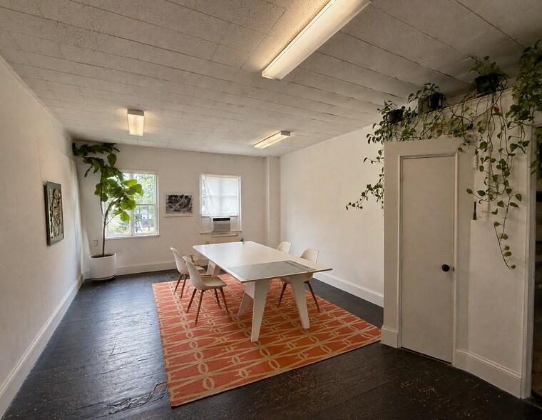 More Photos Of 6646 Hollywood Blvd, Hollywood Storefront Retail Office For Sale