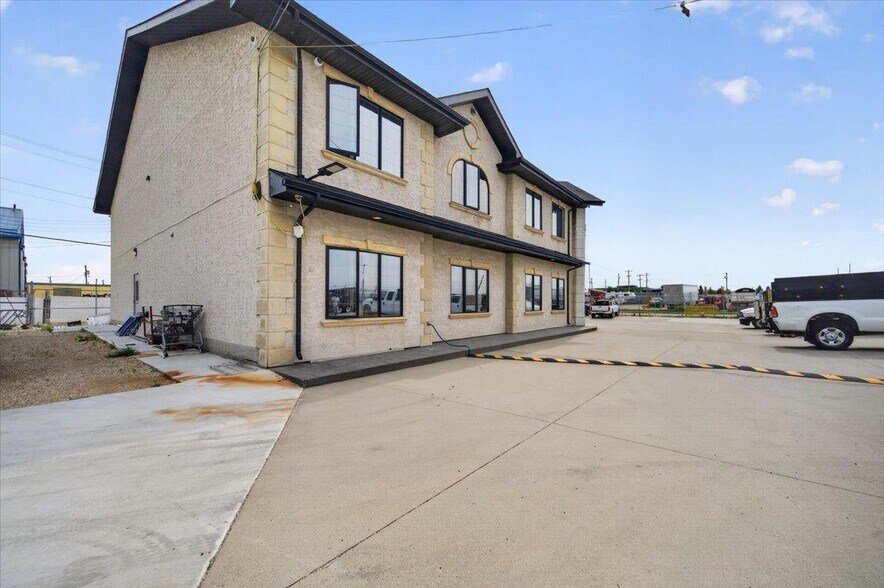 More Photos Of 12803 54th St NW, Edmonton Office For Sale