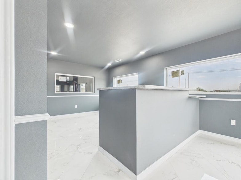 More Photos Of 1100 W Sealy Ave, Monahans Distribution For Sale