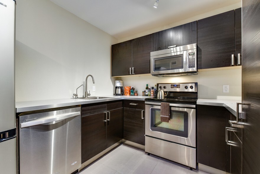 More Photos Of 2111-2113 W Slaughter Ln, Austin Unknown For Lease