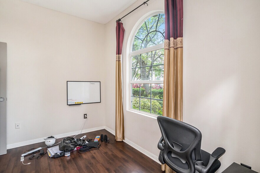 More Photos Of 329 Pauls Dr, Brandon Office Residential For Sale