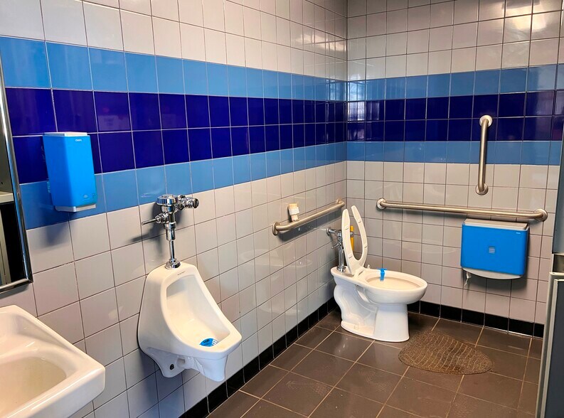 More Photos Of 615 Washington St, Brainerd Auto Repair For Lease