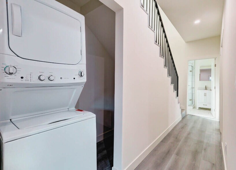 More Photos Of 1030 W 23rd St, Los Angeles Apartments For Sale