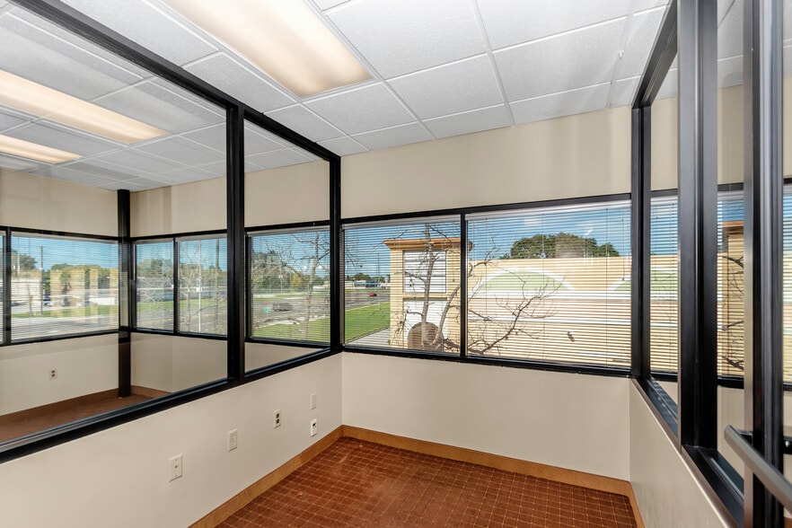 More Photos Of 5801 Ulmerton Rd, Clearwater Loft Creative Space For Lease