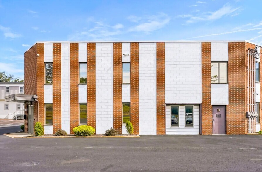 Primary Photo Of 1458 County Line Rd, Huntingdon Valley Flex For Sale