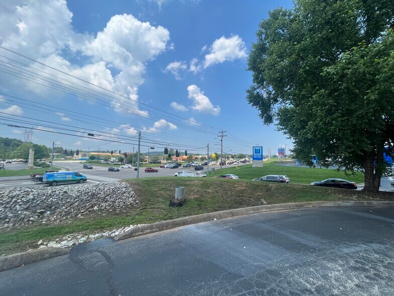 More Photos Of 875 US-321, Lenoir City General Retail For Lease