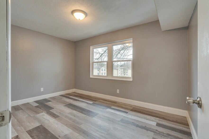 More Photos Of 1433 Stratford Rd, Kingsport Apartments For Sale