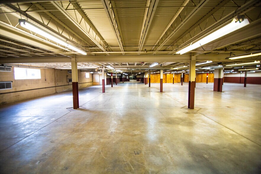 More Photos Of 700 Hepburn St, Milton Showroom For Lease