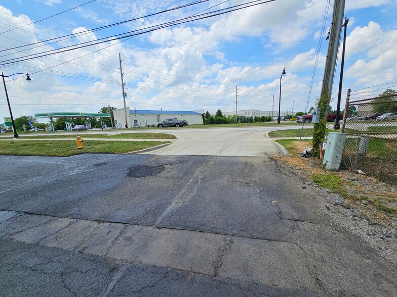 More Photos Of 1901 Indianapolis Ave, Lebanon Bowling Alley For Sale